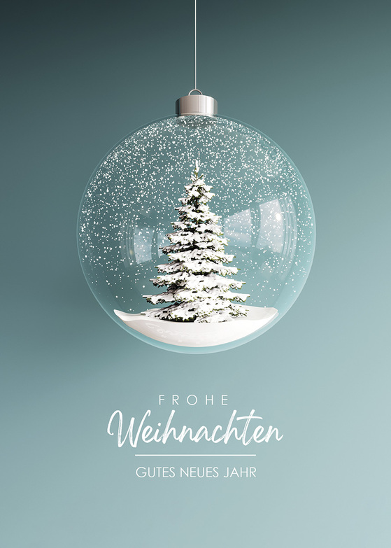 Weihnachtskarte: Kugel mit verschneitem Baum
